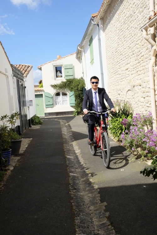 Direction l'église à vélo :)